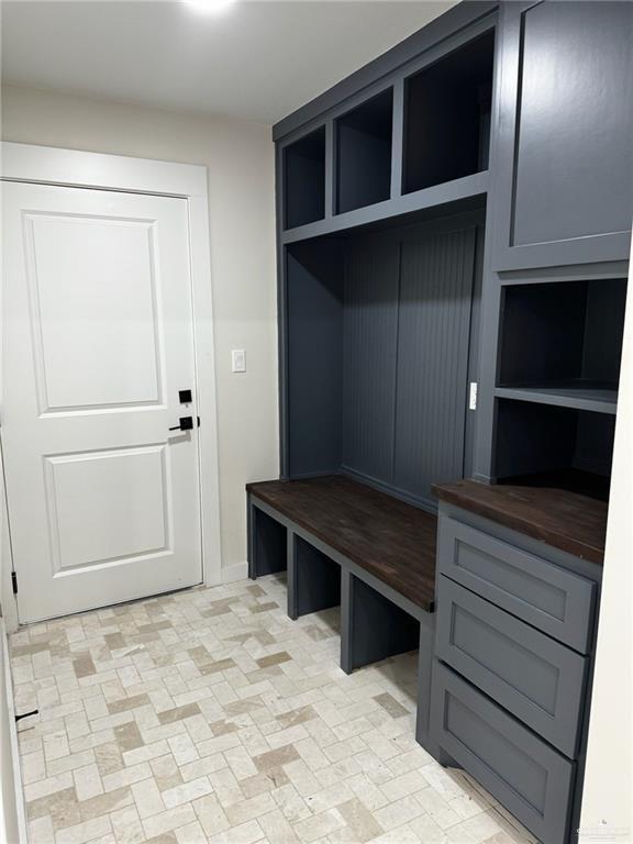 Building Photo - 24 Susan Dr