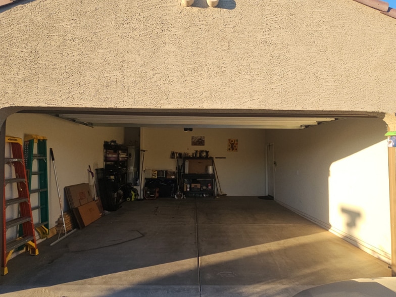 Building Photo - 35444 W San Alvarez Ave