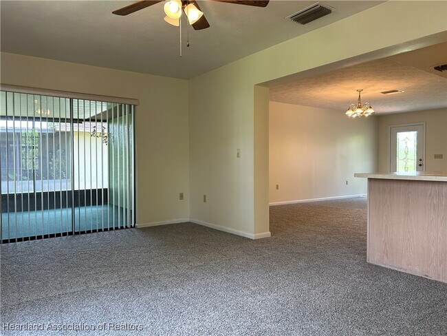 Building Photo - 310 Kite Ave