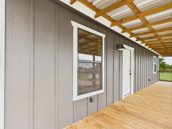 Building Photo - 2/2 Custom Cabin
