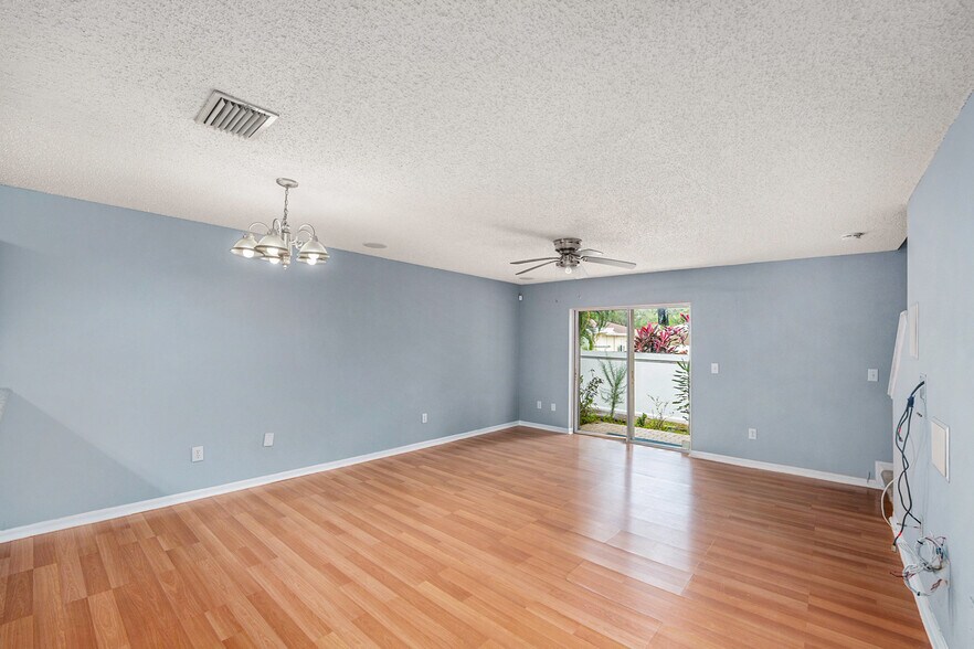 Building Photo - 8431 Edgewater Place Blvd