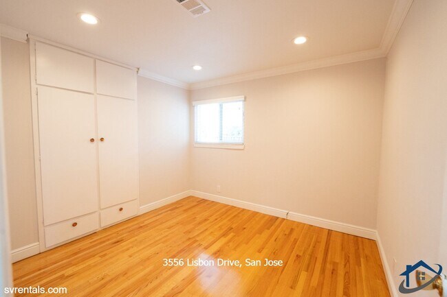 Building Photo - 3556 Lisbon Dr