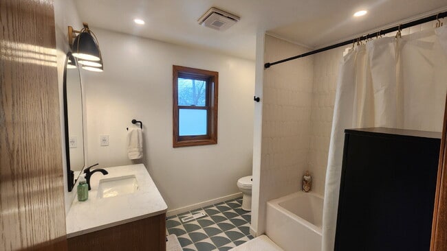 Building Photo - Designer 4 Bedroom Home with Sauna and Walk-Out Lower Level - Available May or June 1st