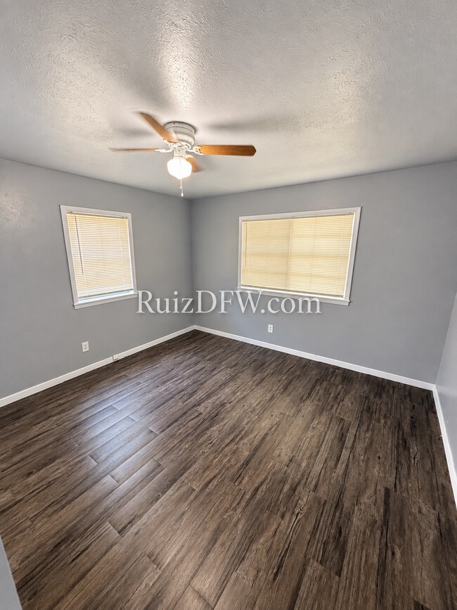 Building Photo - 6360 Renwood Dr