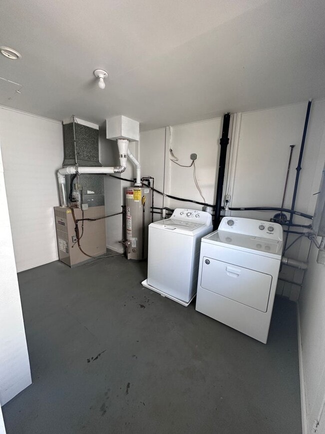 Building Photo - 3 Bedroom 1 Bath Home - Available February 2nd 2026