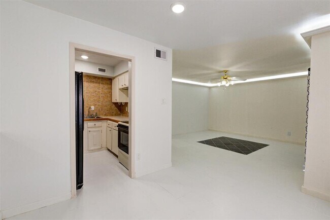 Building Photo - 7900 Westheimer Rd