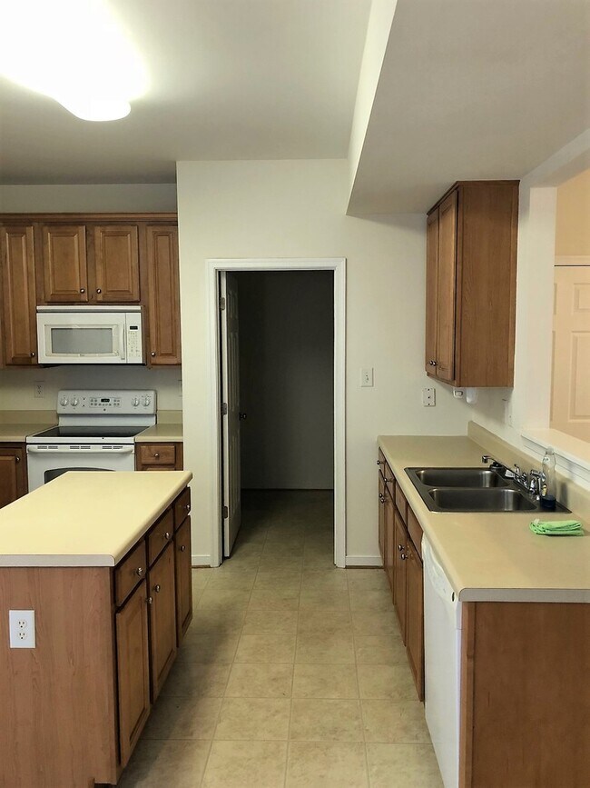Building Photo - 409 Wilmer Ave