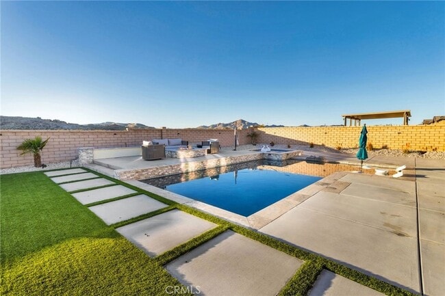 Building Photo - 17066 Takipi Rd