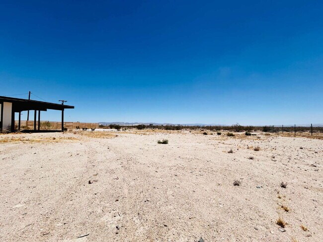 Building Photo - Quiet 2 bd House Surrounded by Open Desert