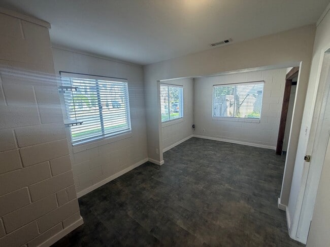 Building Photo - Spacious 4 Bedroom | 3 Bathroom | House in Curtis Park