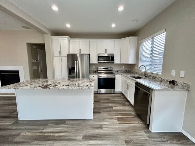 Building Photo - Beautiful Stetson Hills 3 Bedroom
