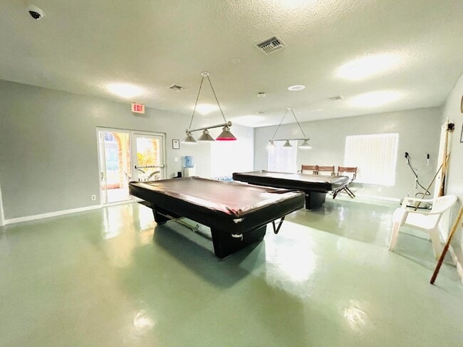 Building Photo - 257 S Cypress Rd