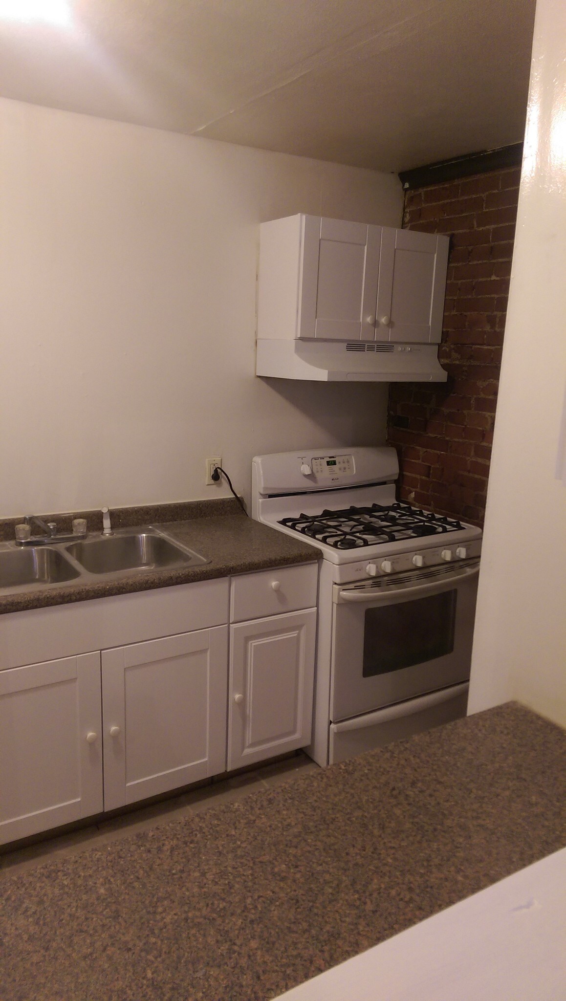 Building Photo - 2102 Chippewa St