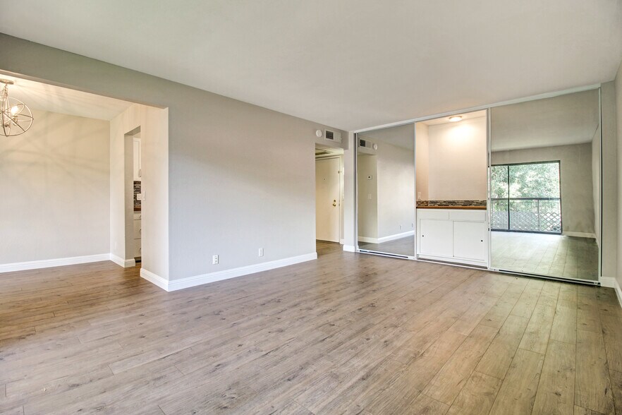 Building Photo - 480 N Civic Dr