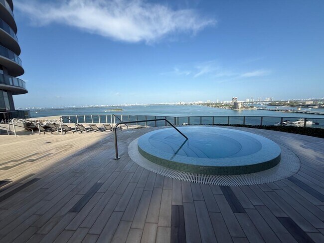 Building Photo - 488 NE 18th St