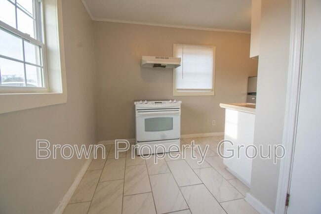 Building Photo - 401 Eva Cir