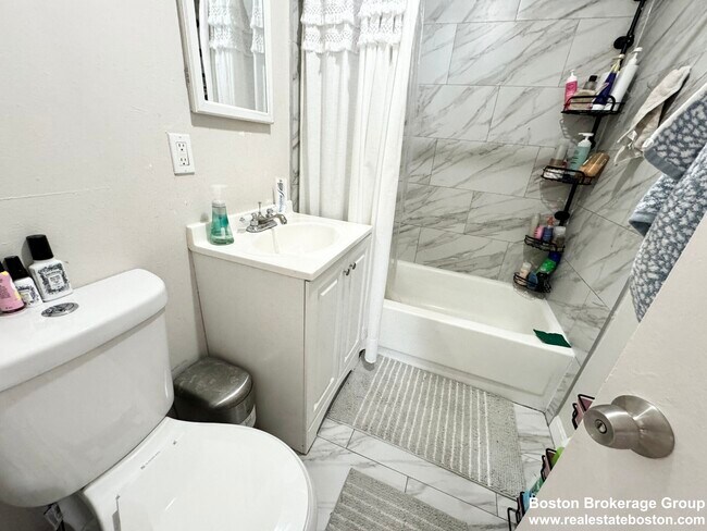 Building Photo - 1572 Tremont St