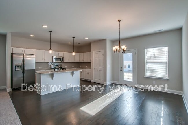 Building Photo - 1529 Holton Rd