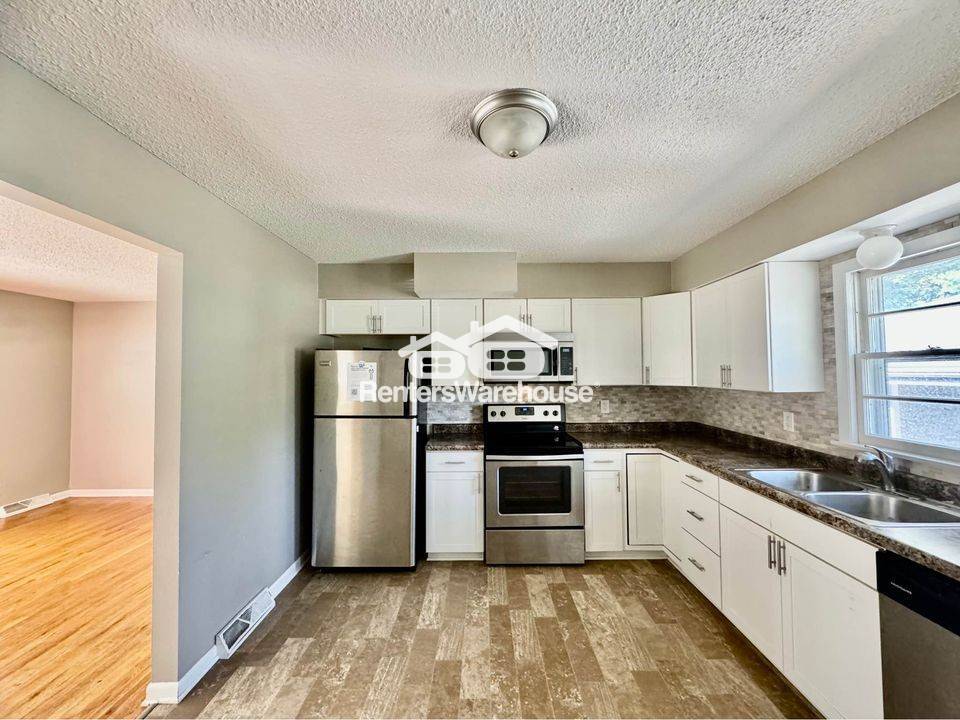 Building Photo - 2731 Bennett Ave