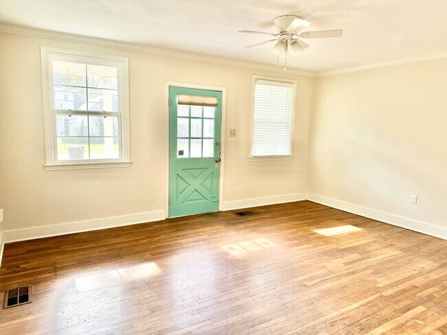 Building Photo - 4717 Orchid St