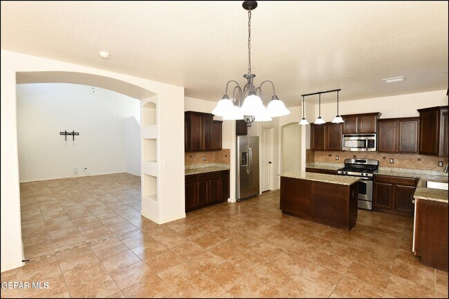 Building Photo - 14309 S Cave Ave