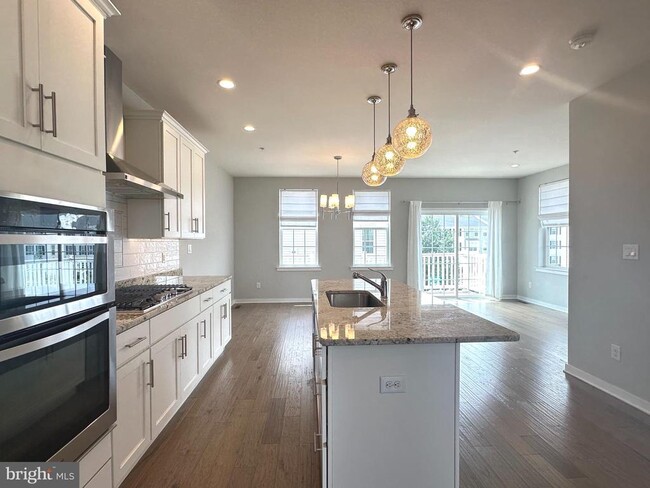Building Photo - 13 Hedley Ln