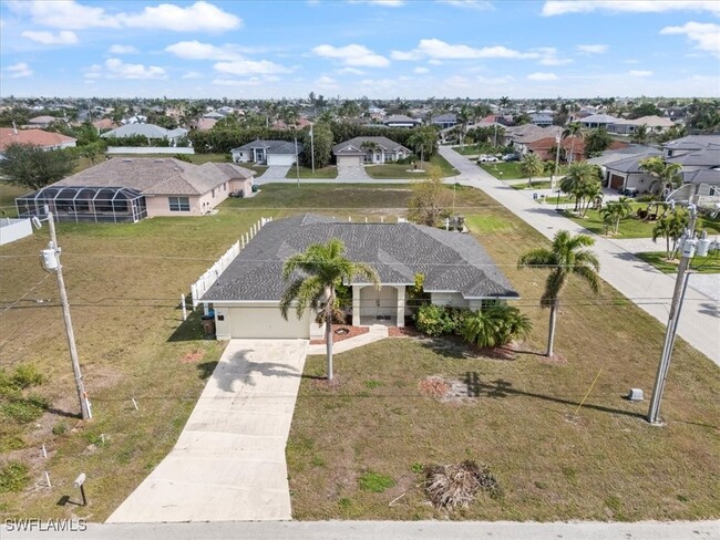 Building Photo - 2865 SW 25th Ave