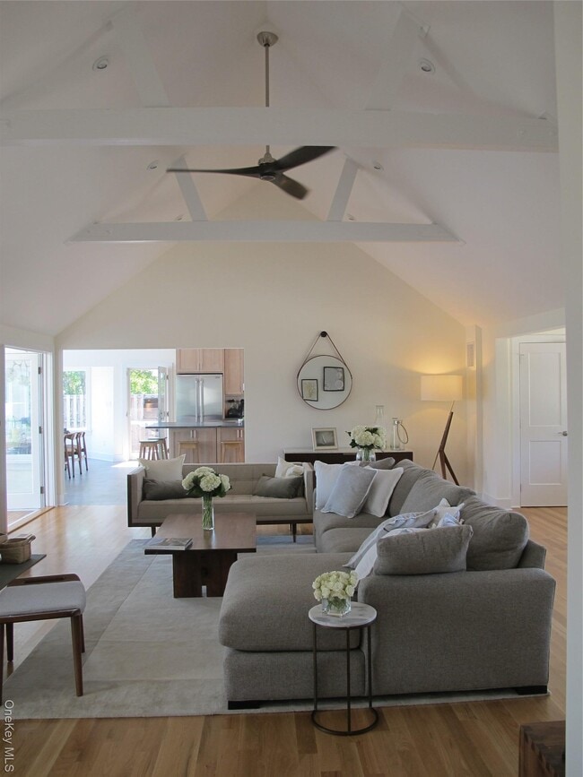 Building Photo - 40 Tuthill Point Rd