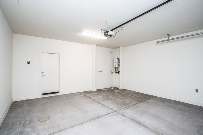Building Photo - COMING SOON !! Mountainside Living at Canyon Views! 4 bedroom 2 bathroom!