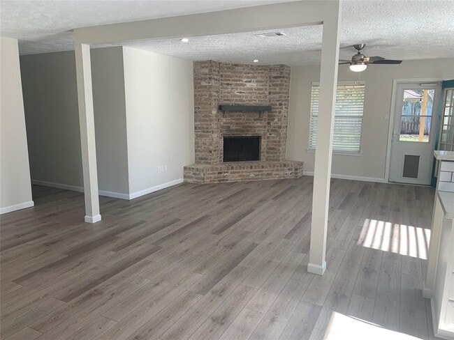 Building Photo - 214 Maple Leaf Dr
