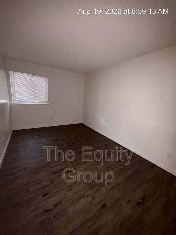 Building Photo - 1322 W Elowin Ave