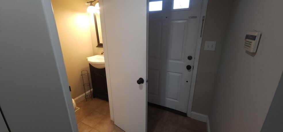 Building Photo - 7886 Marioak Dr