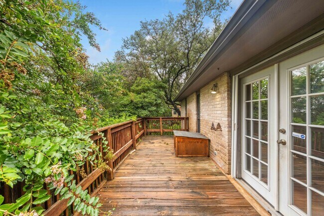 Building Photo - Stylish 3-Bed Home with Pool Access, Fenced Yard, and Garage — North Hills Village, San Antonio