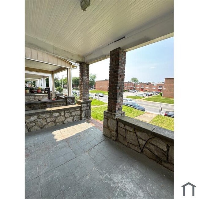 Building Photo - 3 Bedroom with Basement