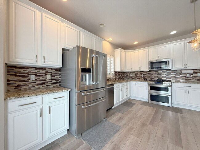 Building Photo - Rare Mountain View Gem for Rent in Erie!