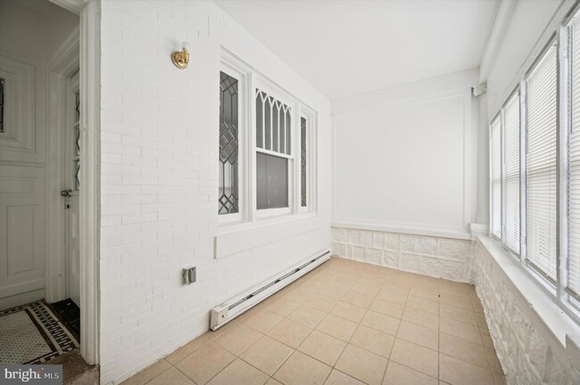 Building Photo - 401 W Fisher Ave