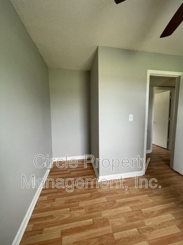 Building Photo - 111 Claybill Dr