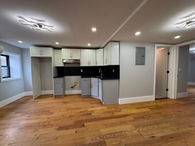 Building Photo - 51 Seidler St
