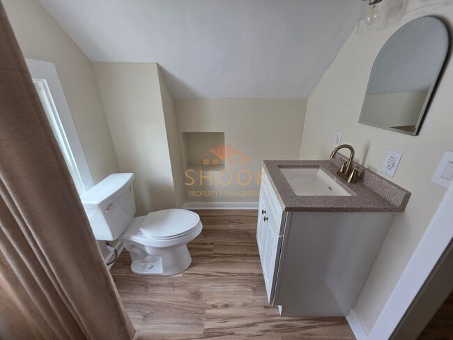 Building Photo - UNIQUE AND COZY 3 BR + BONUS ROOM HOME