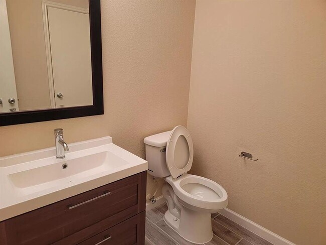 Building Photo - 18222 Valebluff Ln