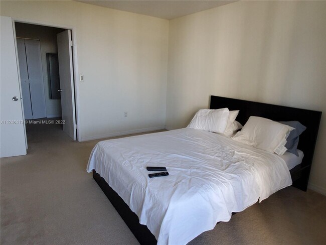 Building Photo - 20515 E Country Club Dr  841 Aventura Fl 3...