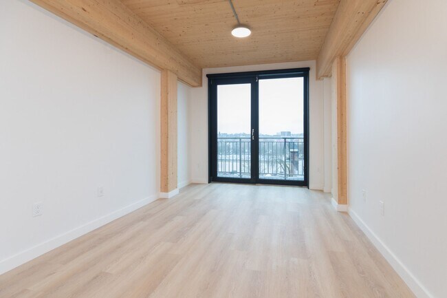 Building Photo - 19 E Lenox St