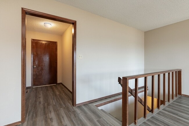 Building Photo - Updated 5 bedroom | 2 bath | 2 car garage | WALK OUT BASEMENT | Fenced backyard | Close to downto...