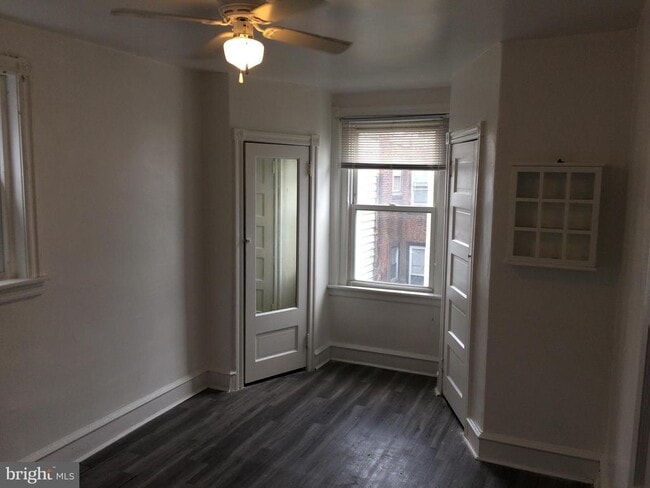 Building Photo - 267 W Sheldon St