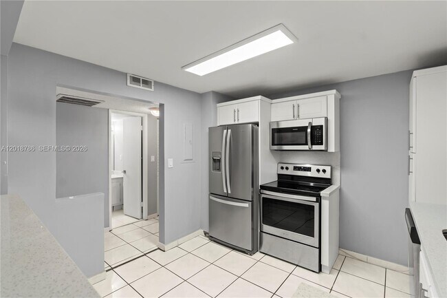 Building Photo - 18151 NE 31st Ct