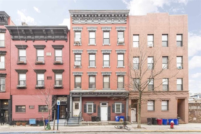 Building Photo - 605 1st St