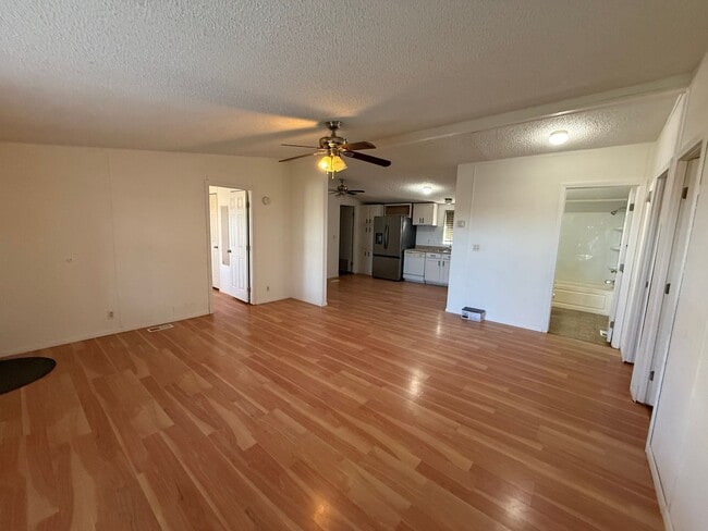 Building Photo - Counties Property on an Acre for Rent!