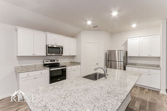 Building Photo - 2013 Hialeah Dr