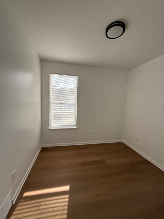 Building Photo - Fully Renovated Spacious 3BR in South Memphis – Section 8 Welcome