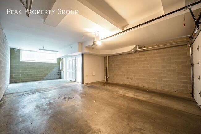 Building Photo - 253 E 12th Ave